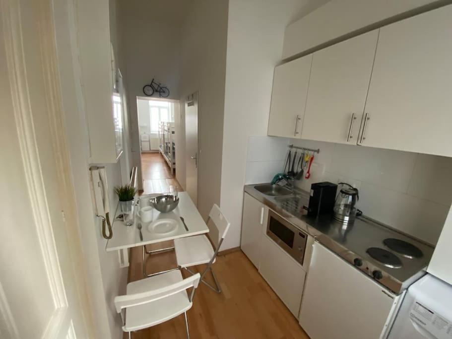 Cozy Appartm With + Airport/City Center Connection Apartamento Viena Exterior foto